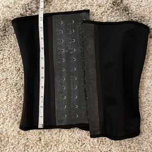 Waist trainer 32 S